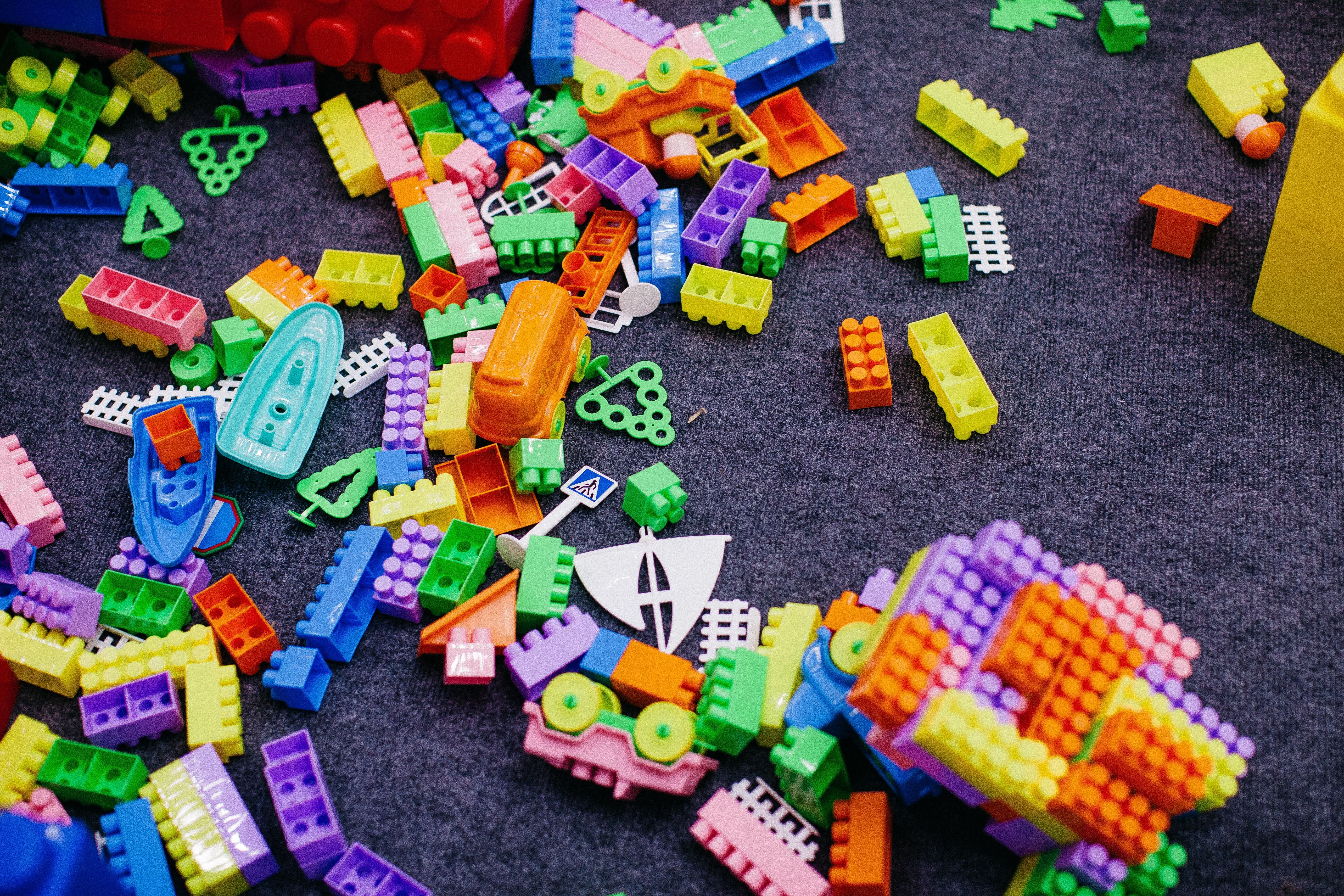 Legos contra o burnout: o que a iniciativa da Deloitte revela sobre o futuro do bem-estar corporativo